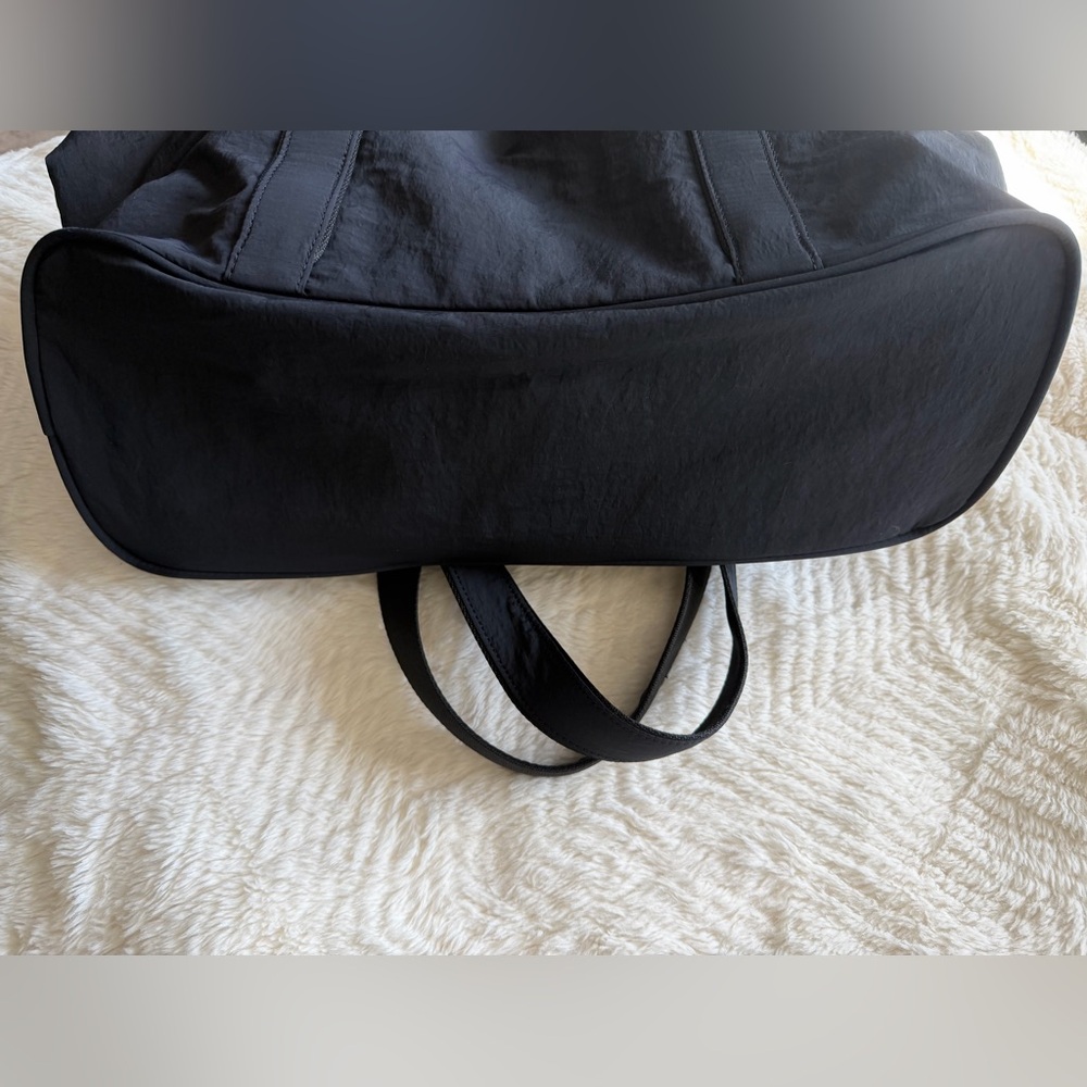 Lululemon Daily Multi-Pocket Tote 20L - Picture 2 of 6